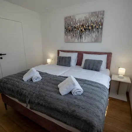 Premium Darja - - With Heated Pool Malinska